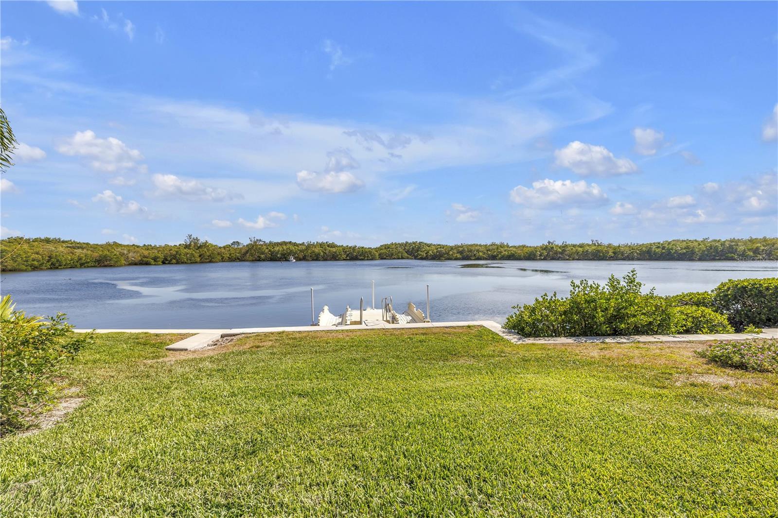 Image 27 of 30 For 1052 Sanabel Court Ne