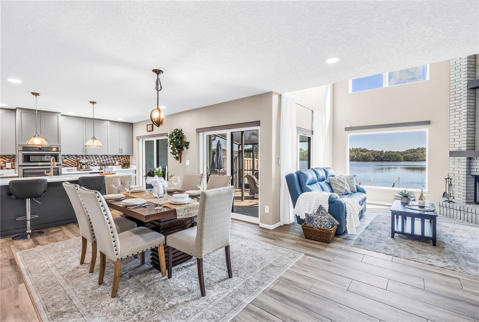 Image 3 of 30 For 1052 Sanabel Court Ne