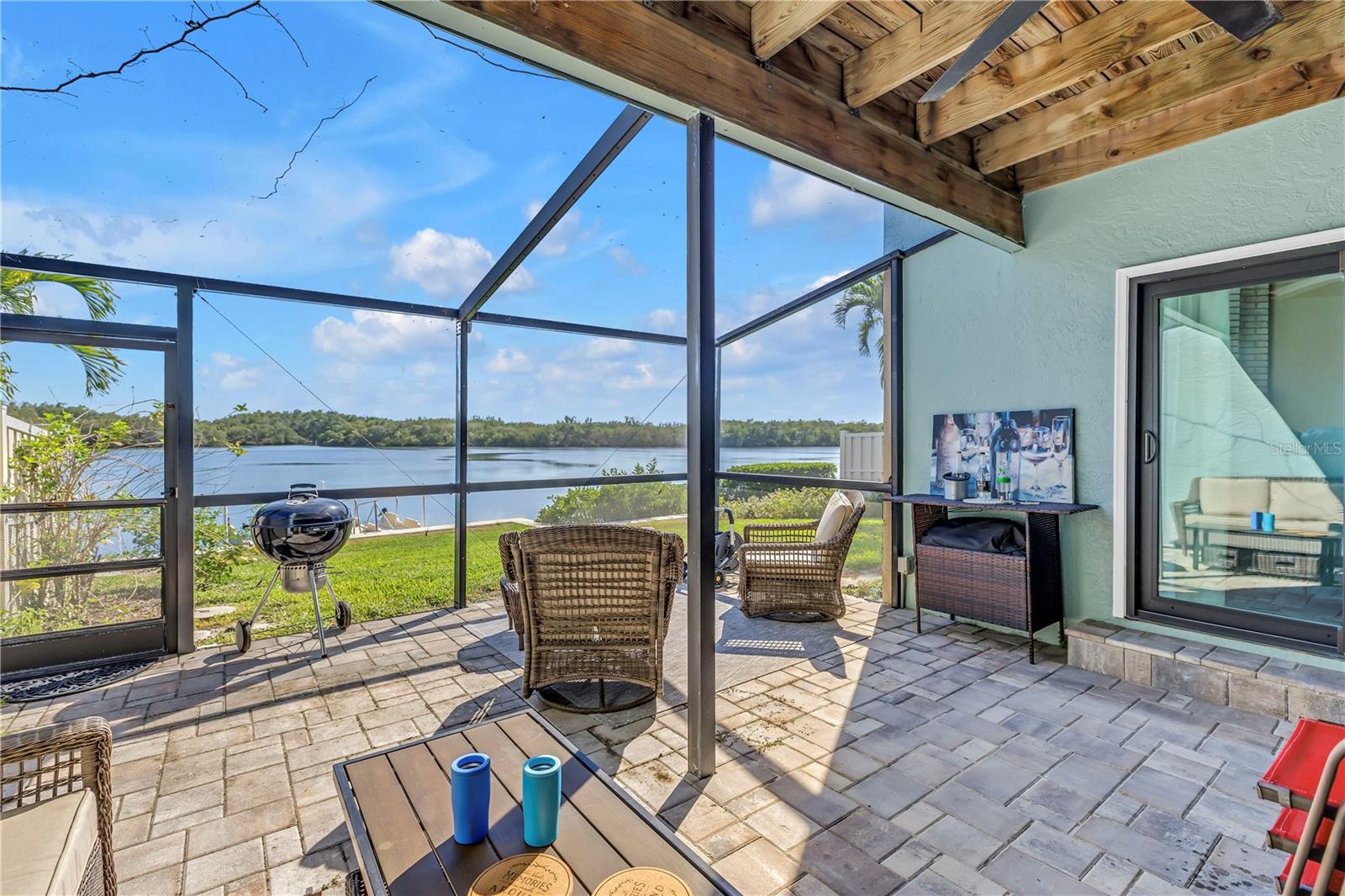 Image 7 of 30 For 1052 Sanabel Court Ne