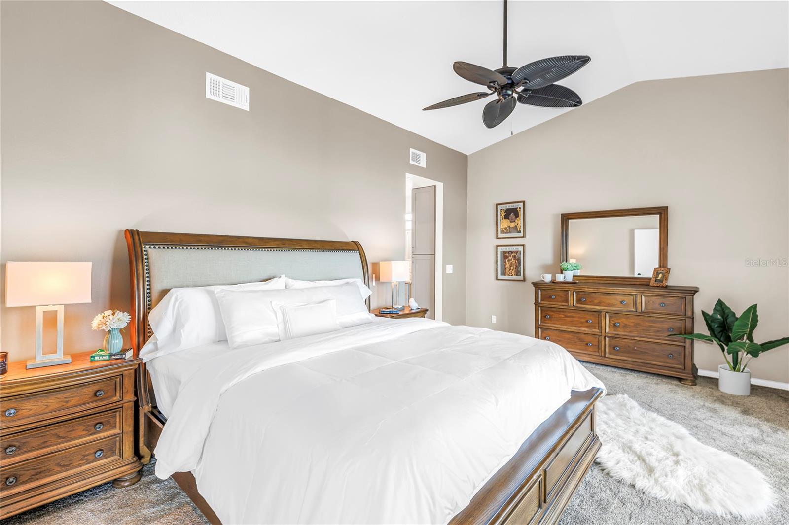 Image 9 of 30 For 1052 Sanabel Court Ne