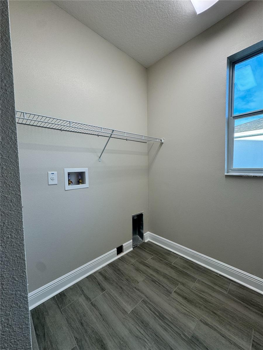 Image 26 of 56 For 37565 Teri Court