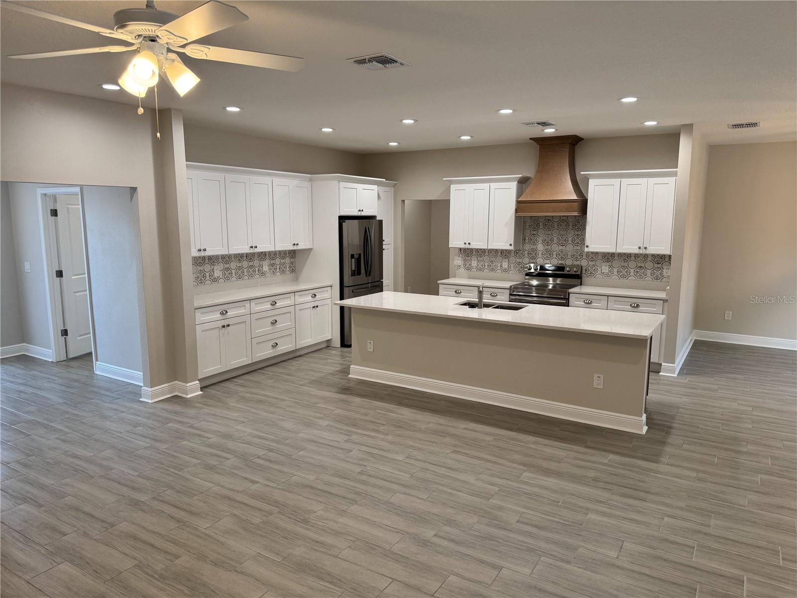 Image 5 of 56 For 37565 Teri Court