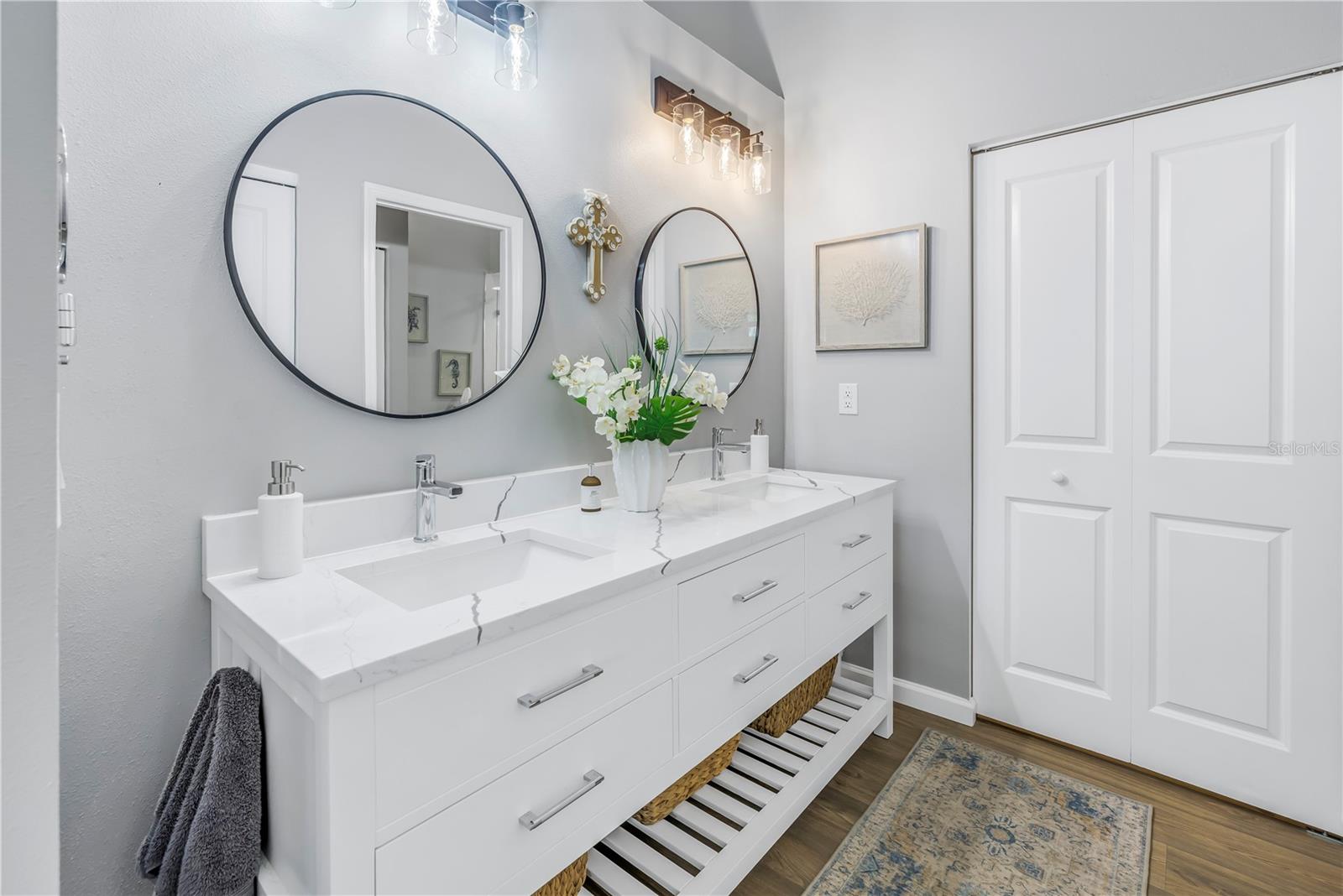 Image 10 of 36 For 912 Myakka Court Ne