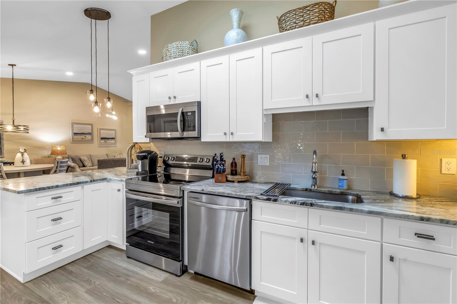 Image 16 of 36 For 912 Myakka Court Ne