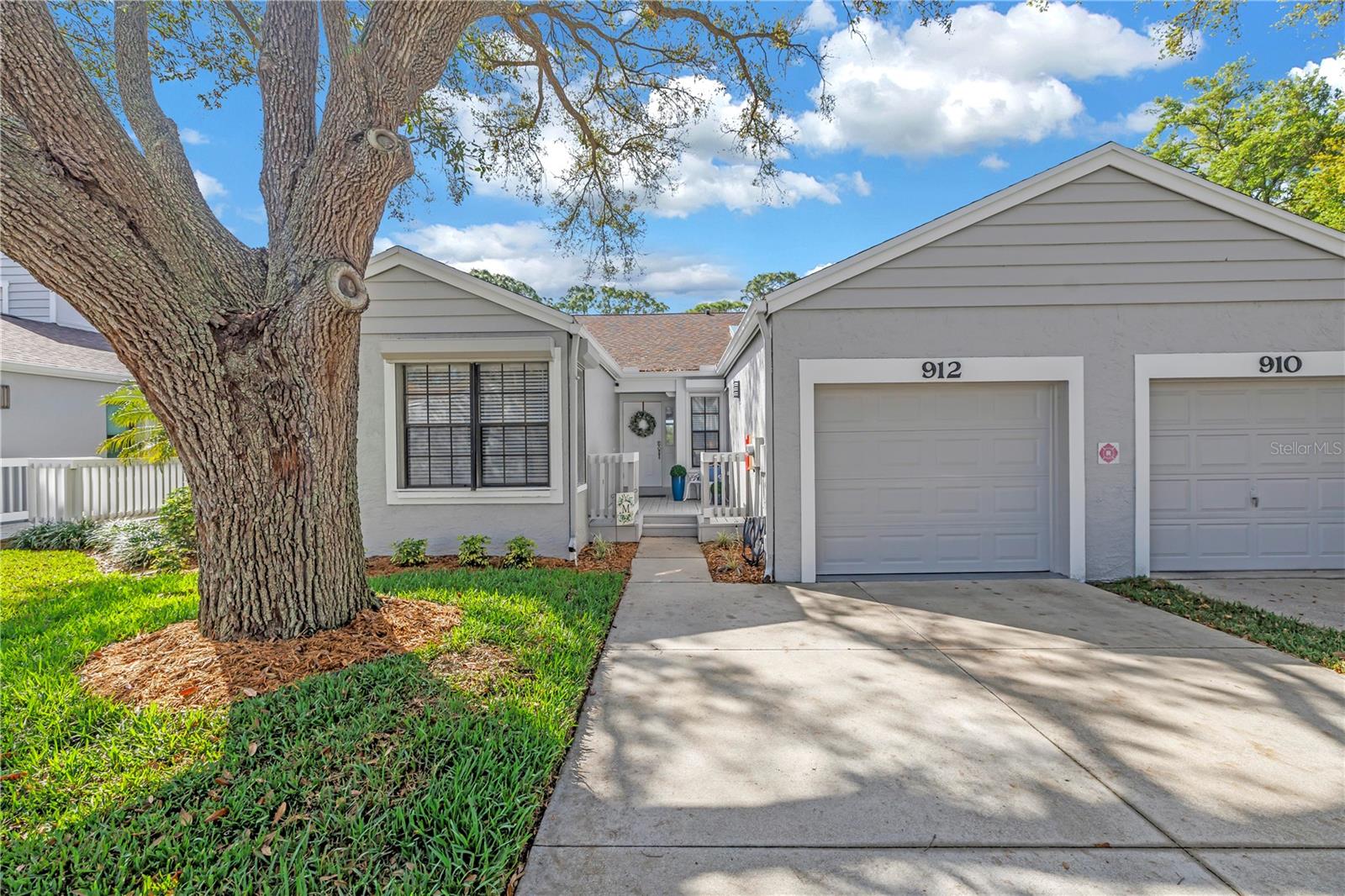 Image 17 of 36 For 912 Myakka Court Ne