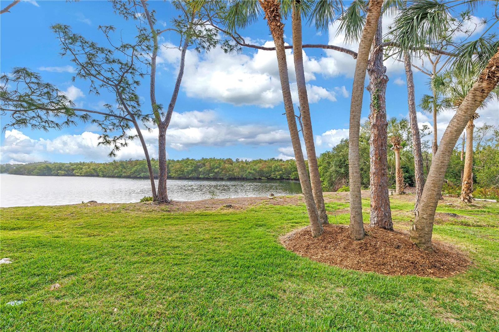 Image 22 of 36 For 912 Myakka Court Ne