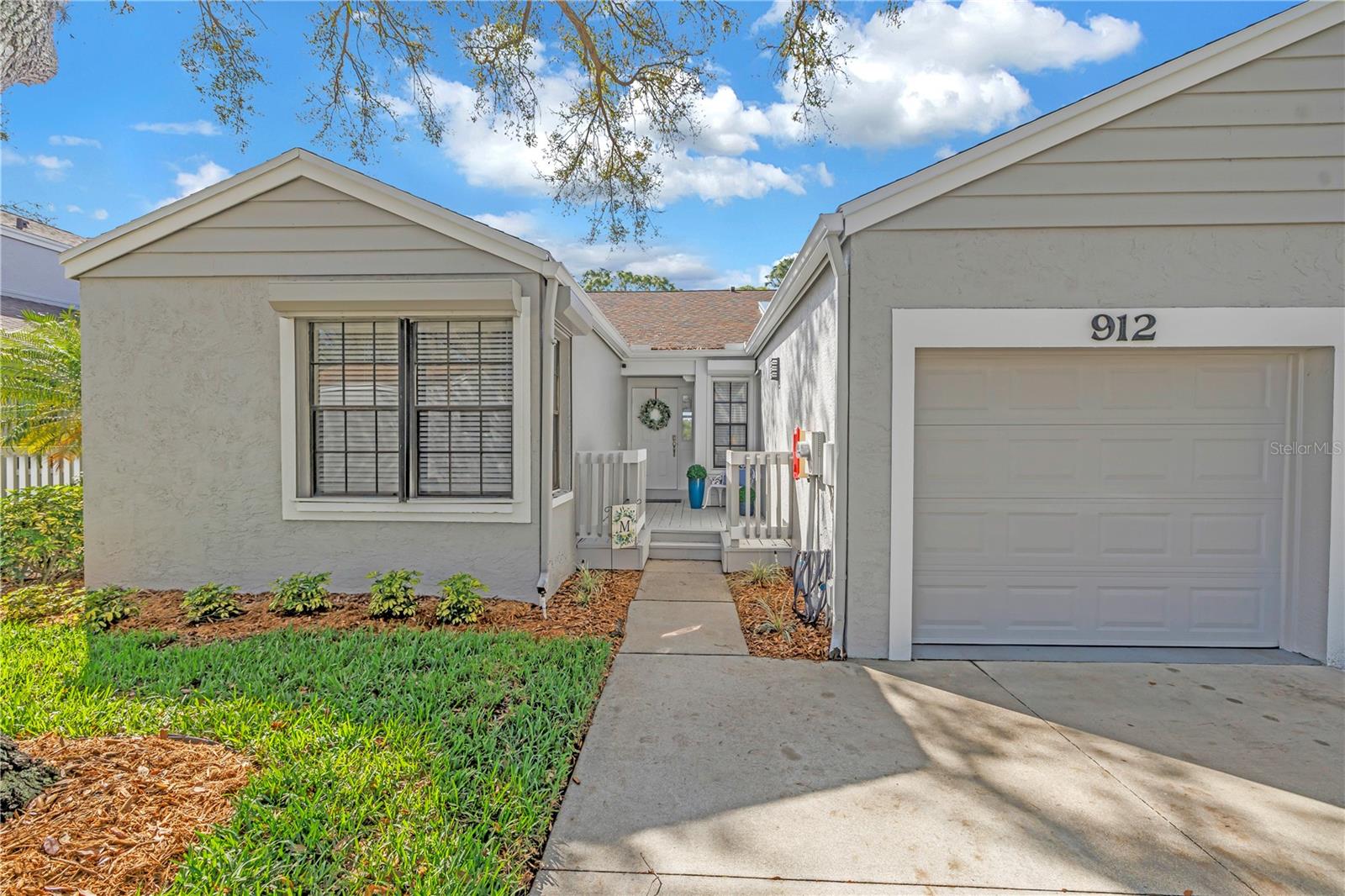 Image 24 of 36 For 912 Myakka Court Ne