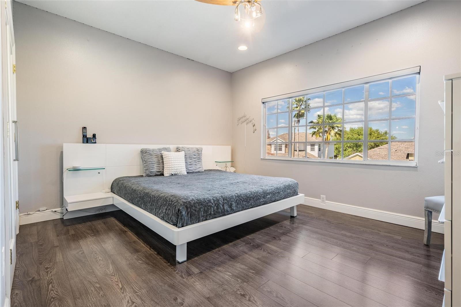 Image 44 of 69 For 23626 Abercorn Lane