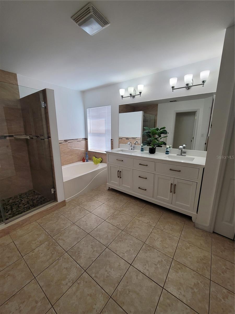 Image 34 of 74 For 27640 Breakers Drive