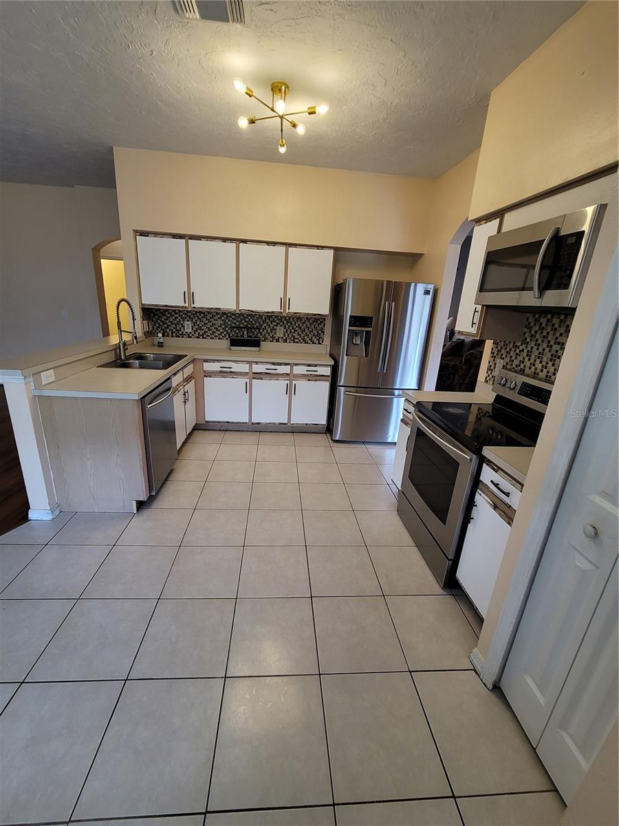 Image 5 of 74 For 27640 Breakers Drive