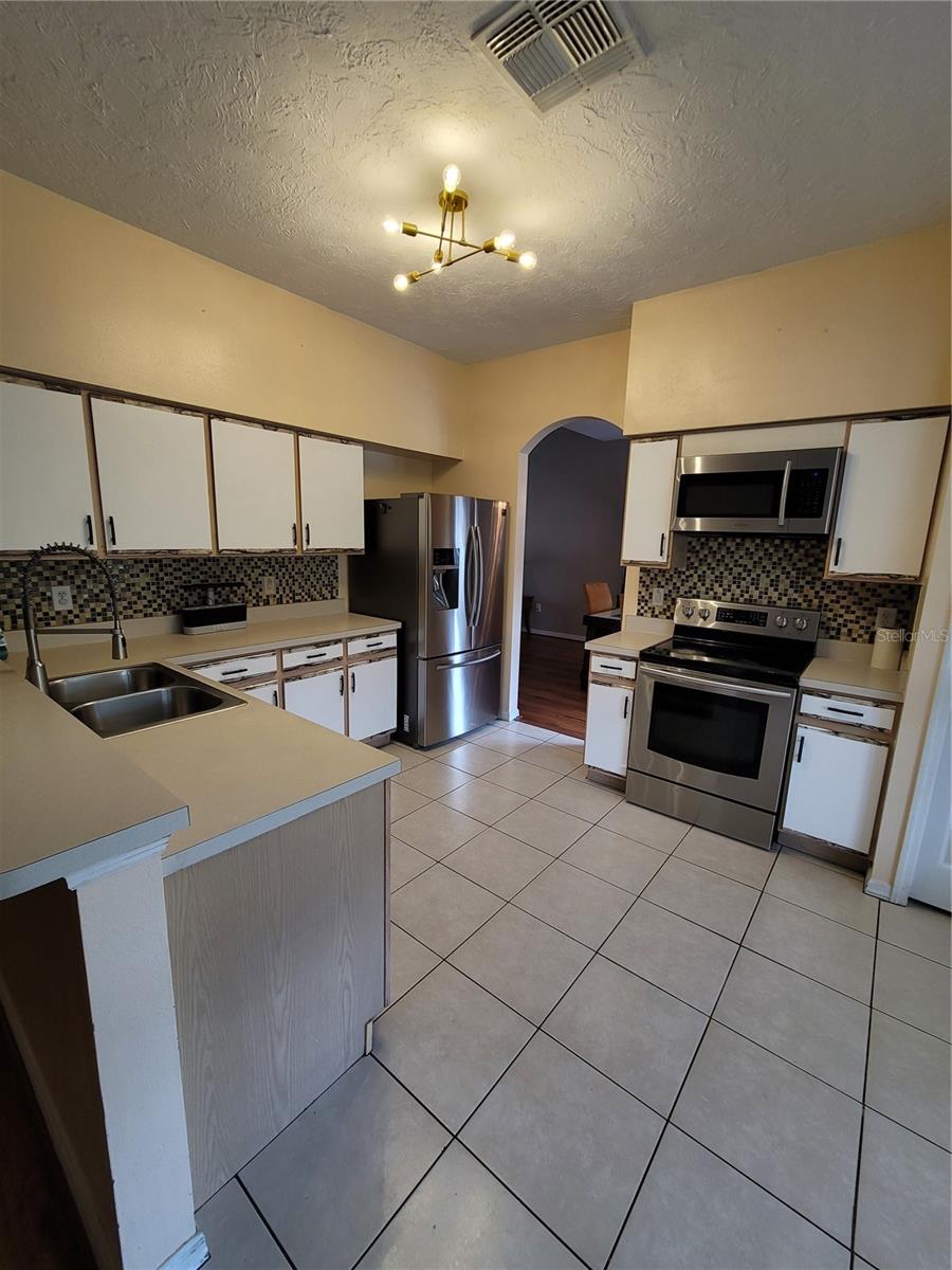 Image 6 of 74 For 27640 Breakers Drive