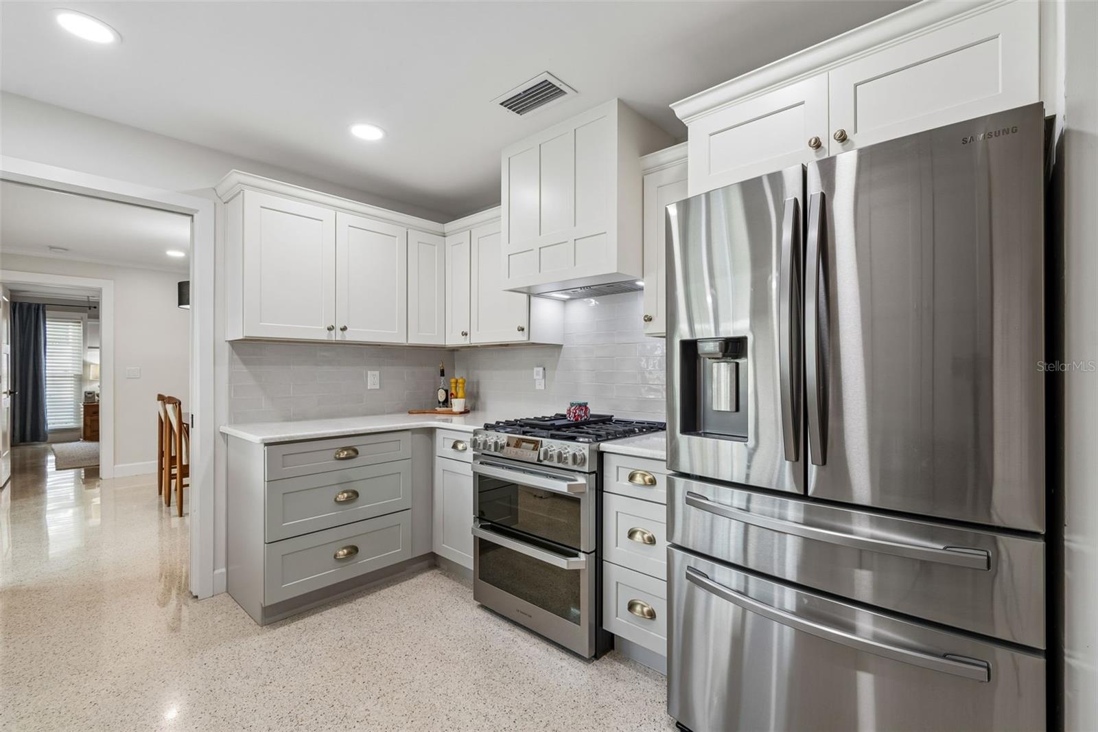 Image 26 of 54 For 3302 San Jose Street