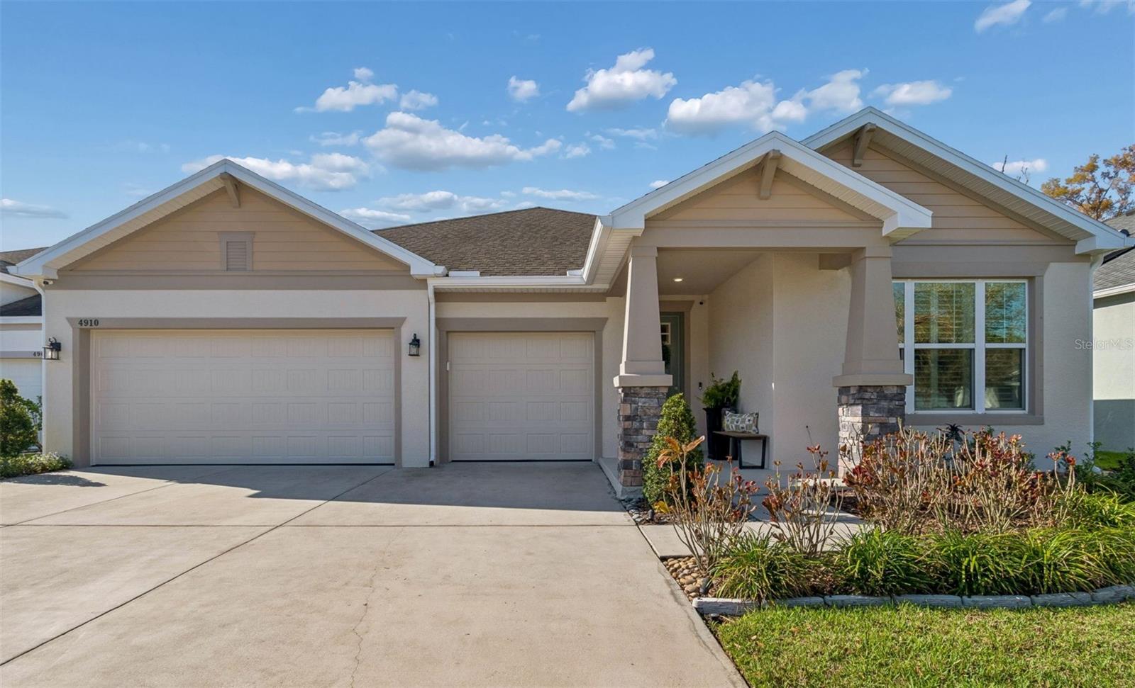 Details for 4910 Lakeshore Oaks Court, TAMPA, FL 33624