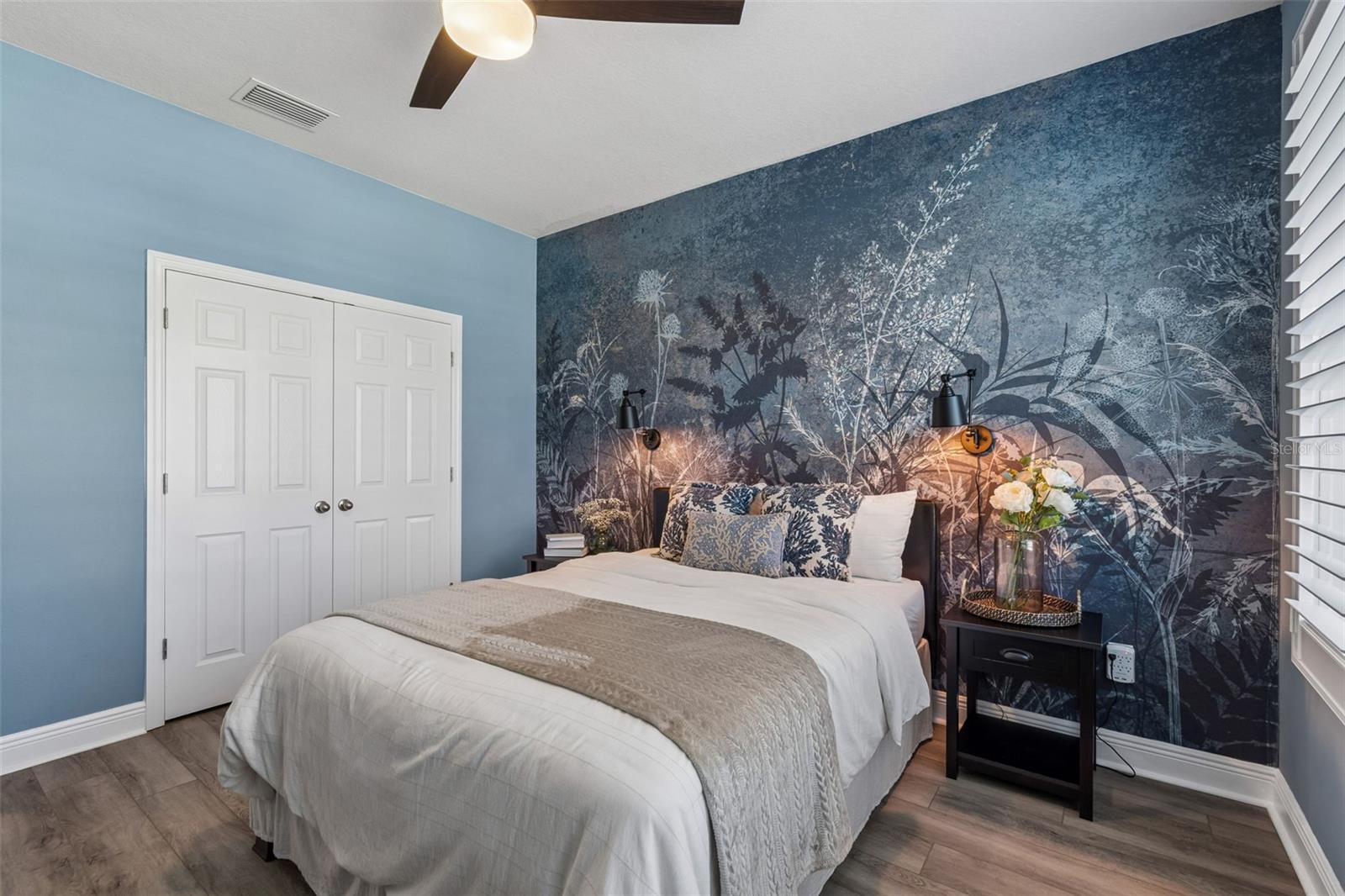 Image 10 of 52 For 4910 Lakeshore Oaks Court