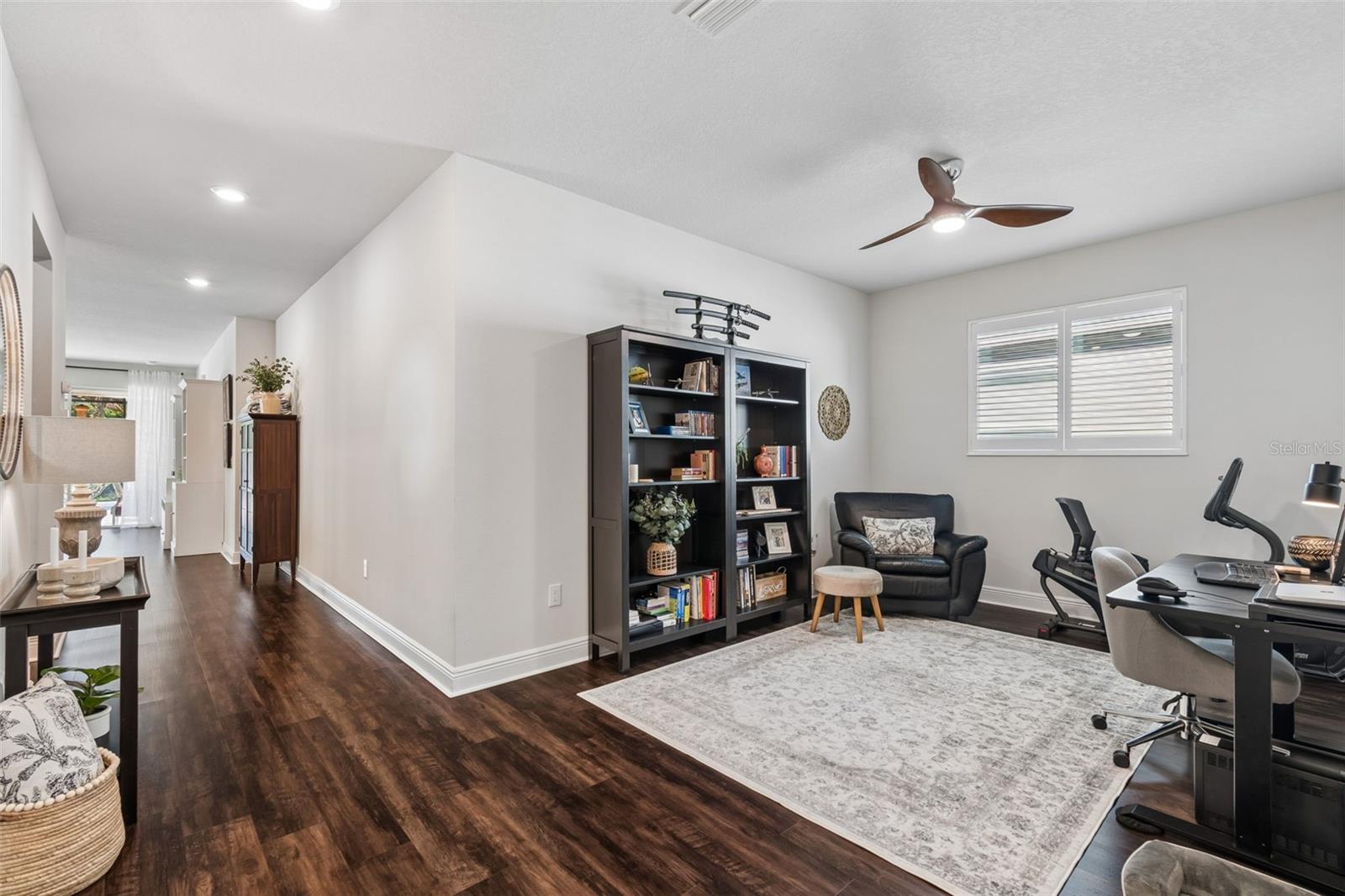 Image 13 of 52 For 4910 Lakeshore Oaks Court