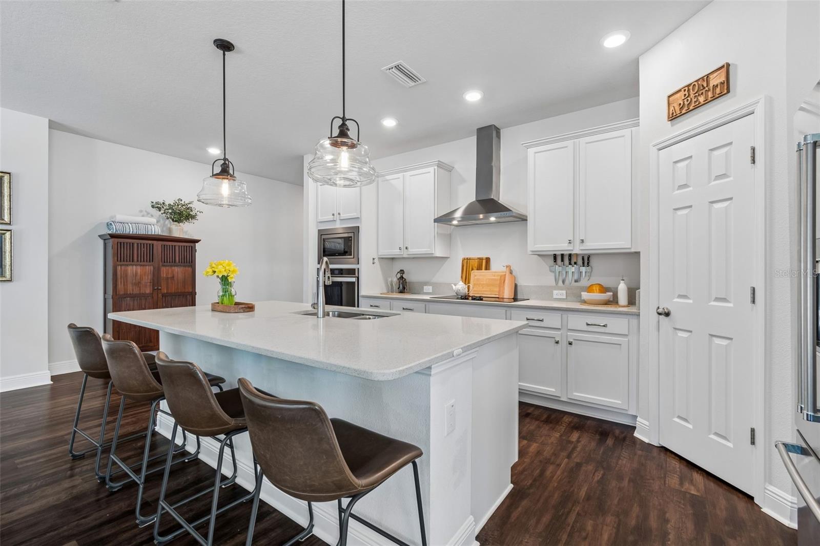 Image 15 of 52 For 4910 Lakeshore Oaks Court