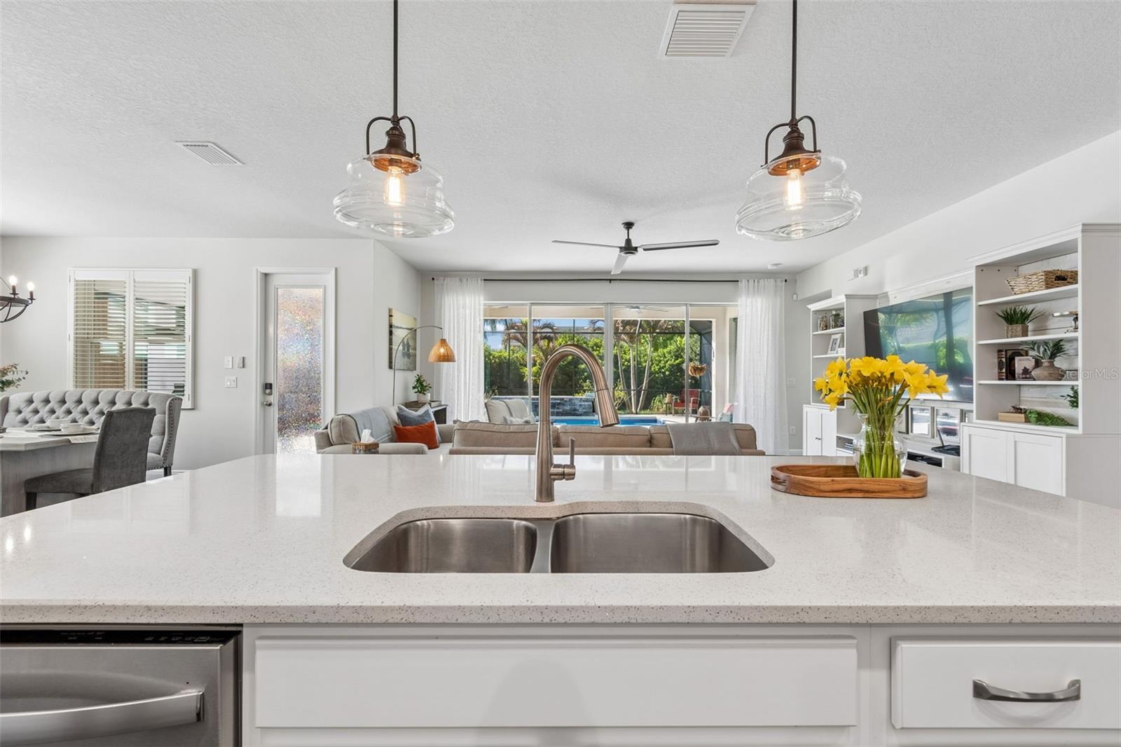 Image 16 of 52 For 4910 Lakeshore Oaks Court