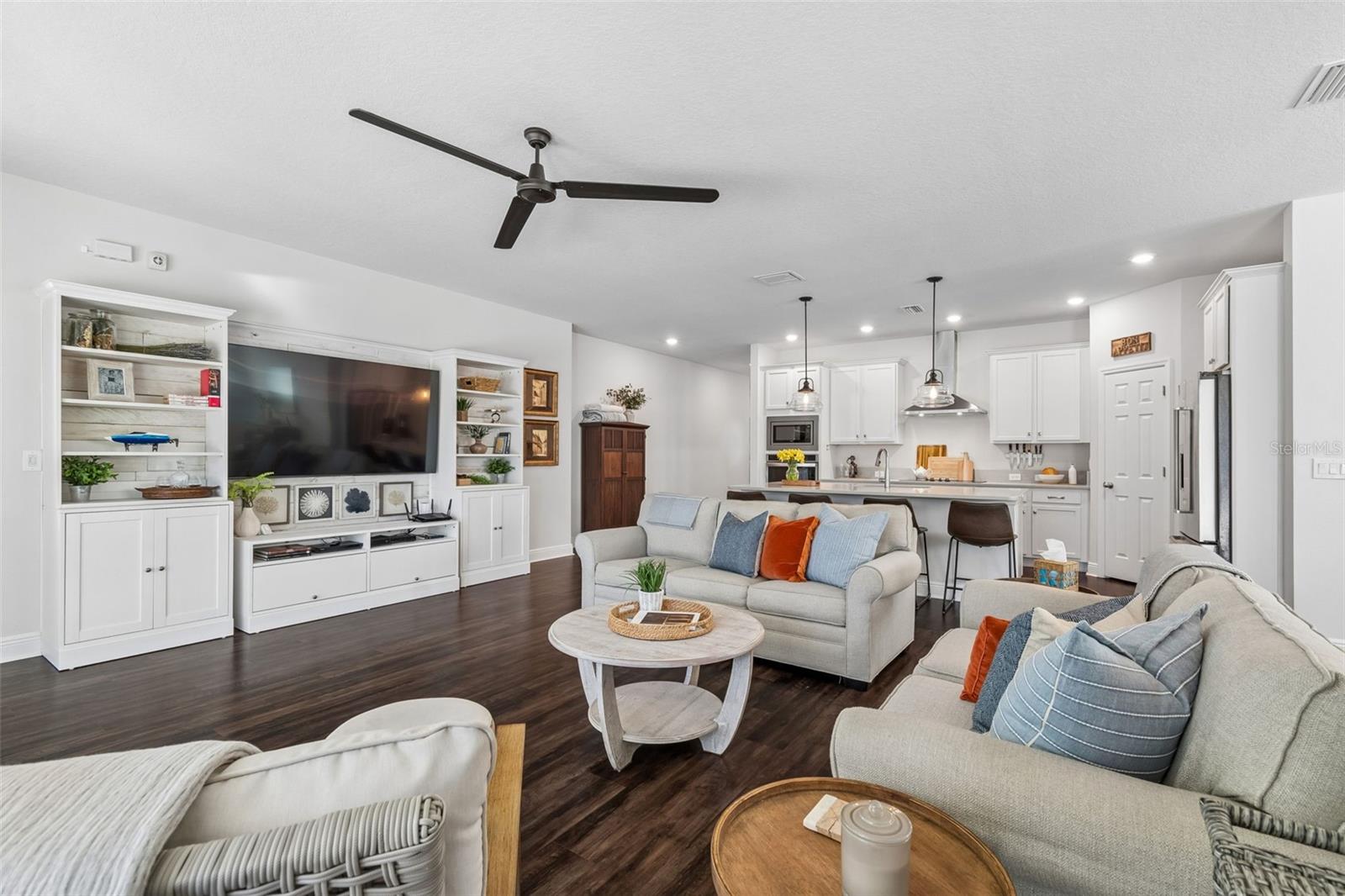 Image 19 of 52 For 4910 Lakeshore Oaks Court