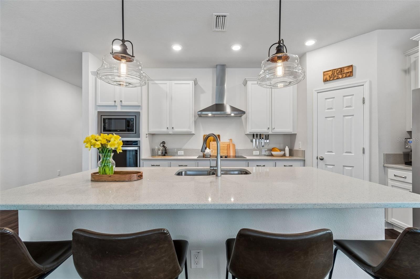 Image 20 of 52 For 4910 Lakeshore Oaks Court