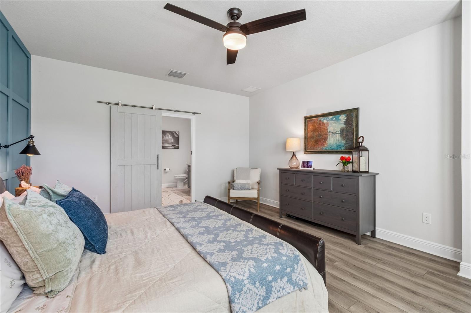 Image 26 of 52 For 4910 Lakeshore Oaks Court