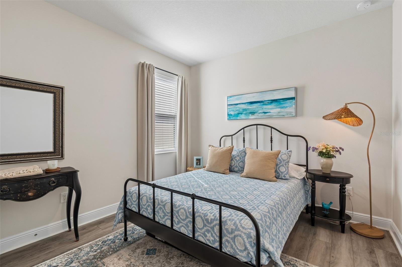 Image 33 of 52 For 4910 Lakeshore Oaks Court