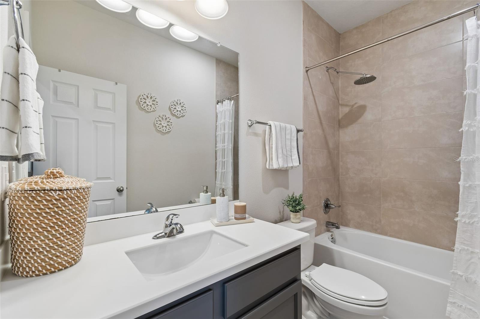 Image 35 of 52 For 4910 Lakeshore Oaks Court