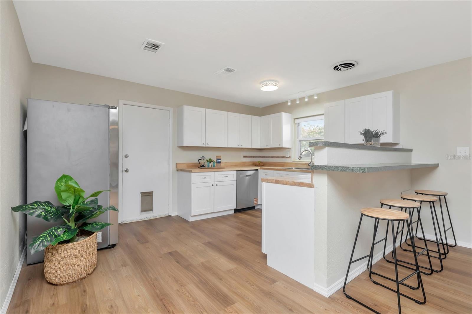 Image 7 of 32 For 7420 Dr Martin Luther King Jr Street N