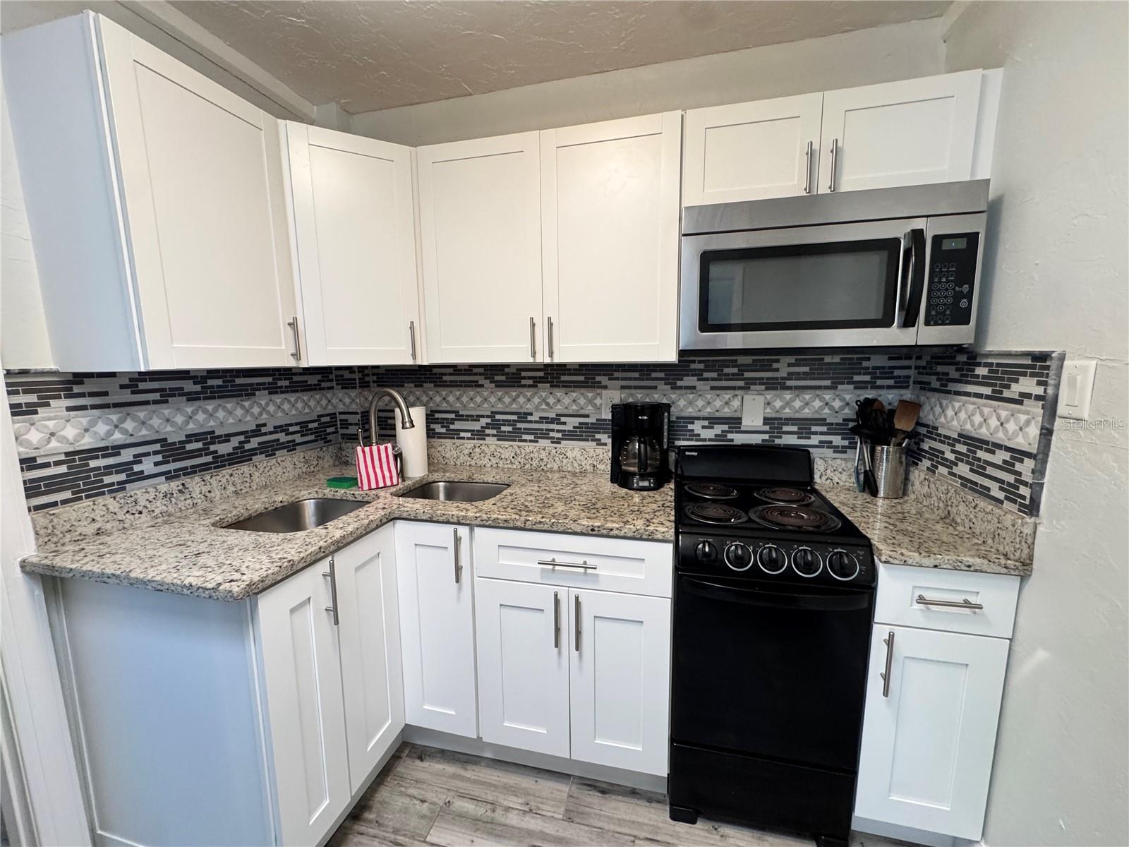 Image 11 of 19 For 756 Mandalay Avenue