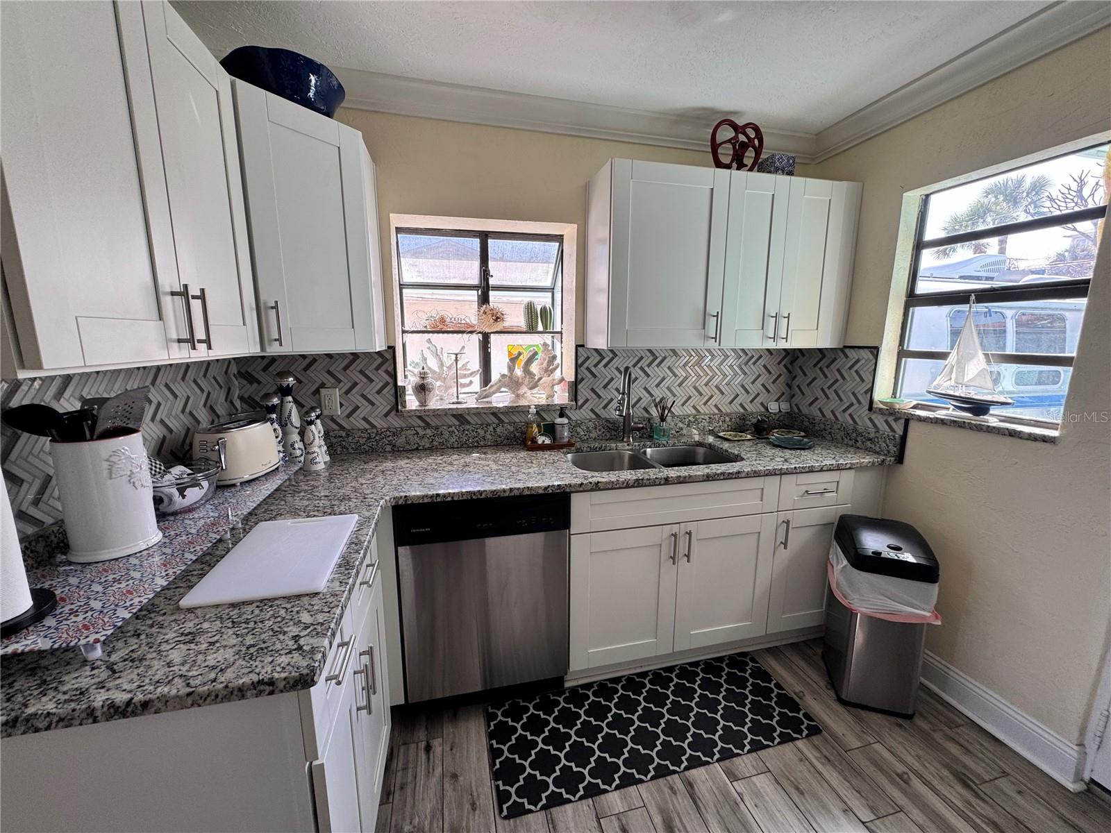 Image 4 of 19 For 756 Mandalay Avenue