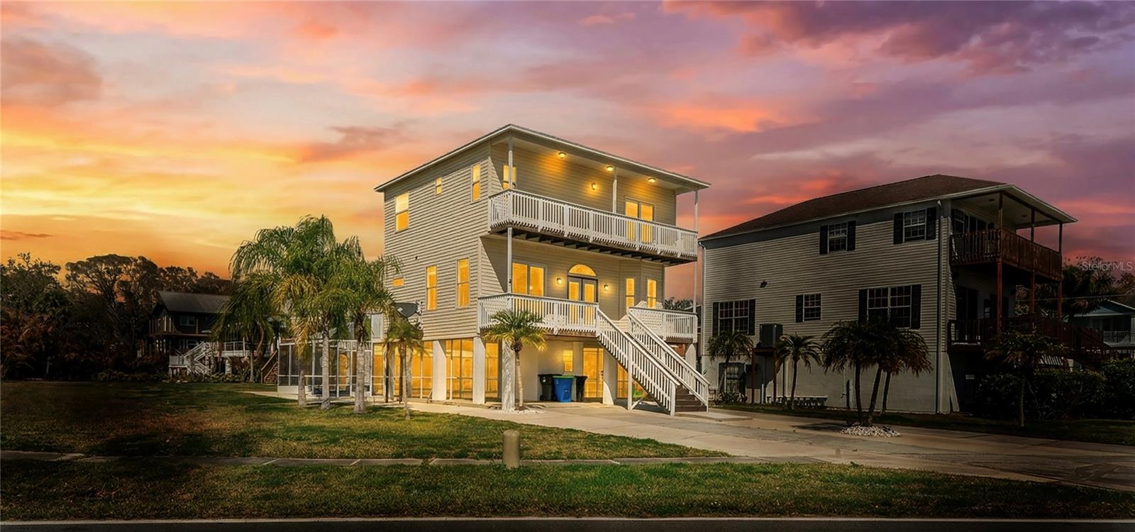 Image 2 of 62 For 402 Shore Drive W