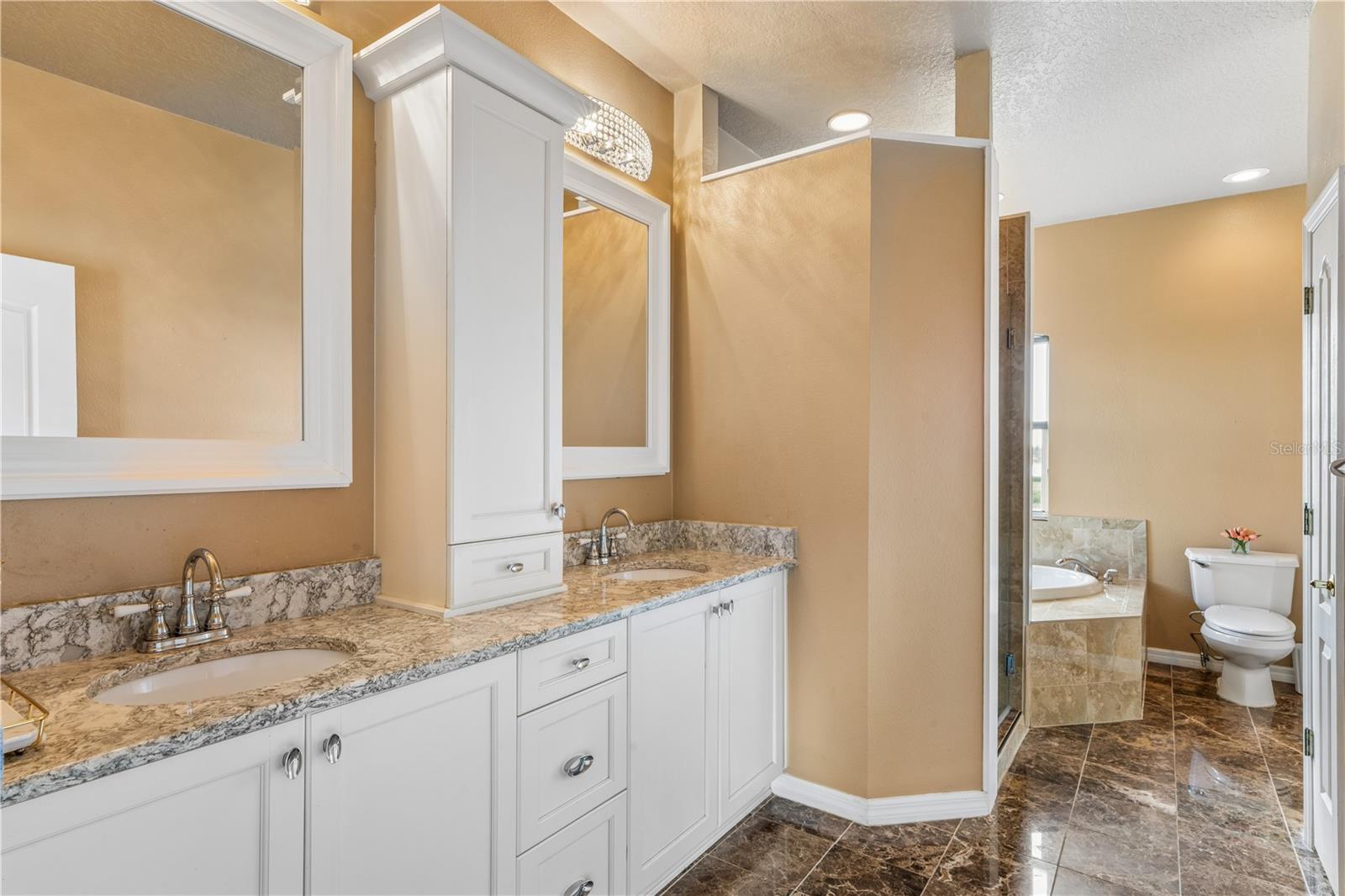 Image 26 of 62 For 402 Shore Drive W