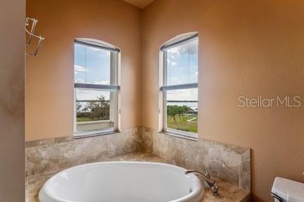 Image 27 of 62 For 402 Shore Drive W