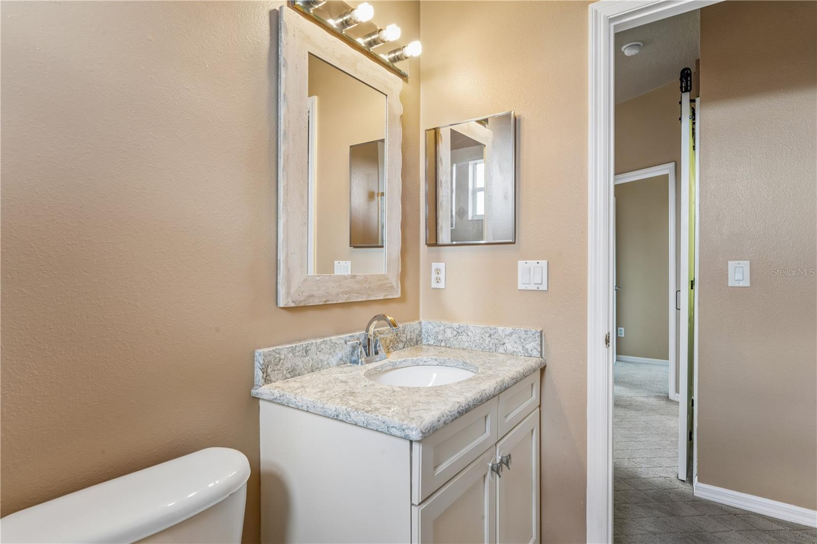 Image 34 of 62 For 402 Shore Drive W