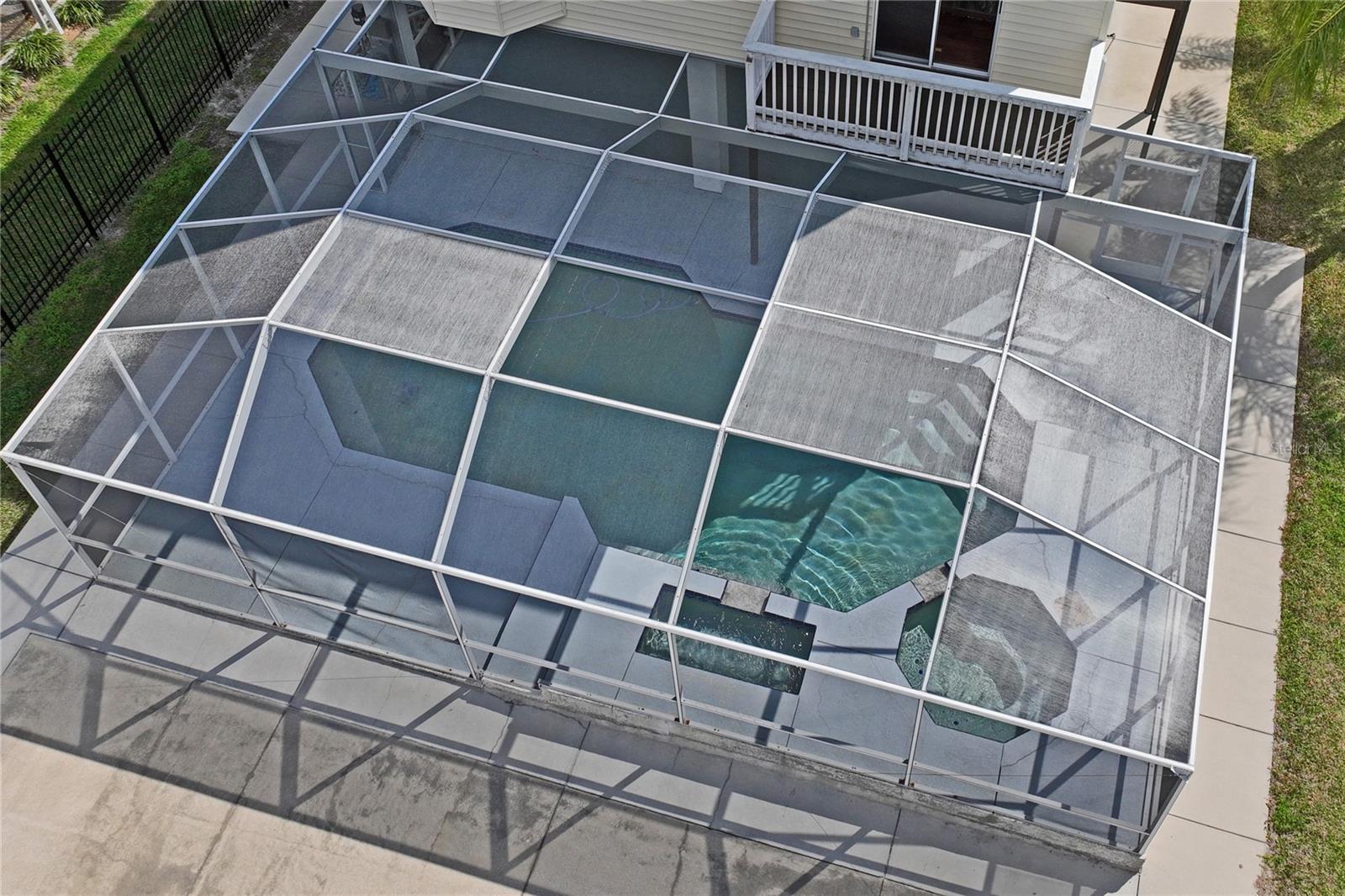 Image 41 of 62 For 402 Shore Drive W