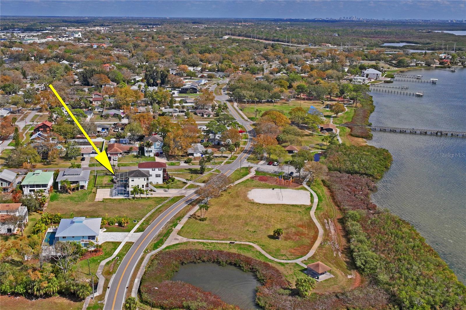 Image 47 of 62 For 402 Shore Drive W