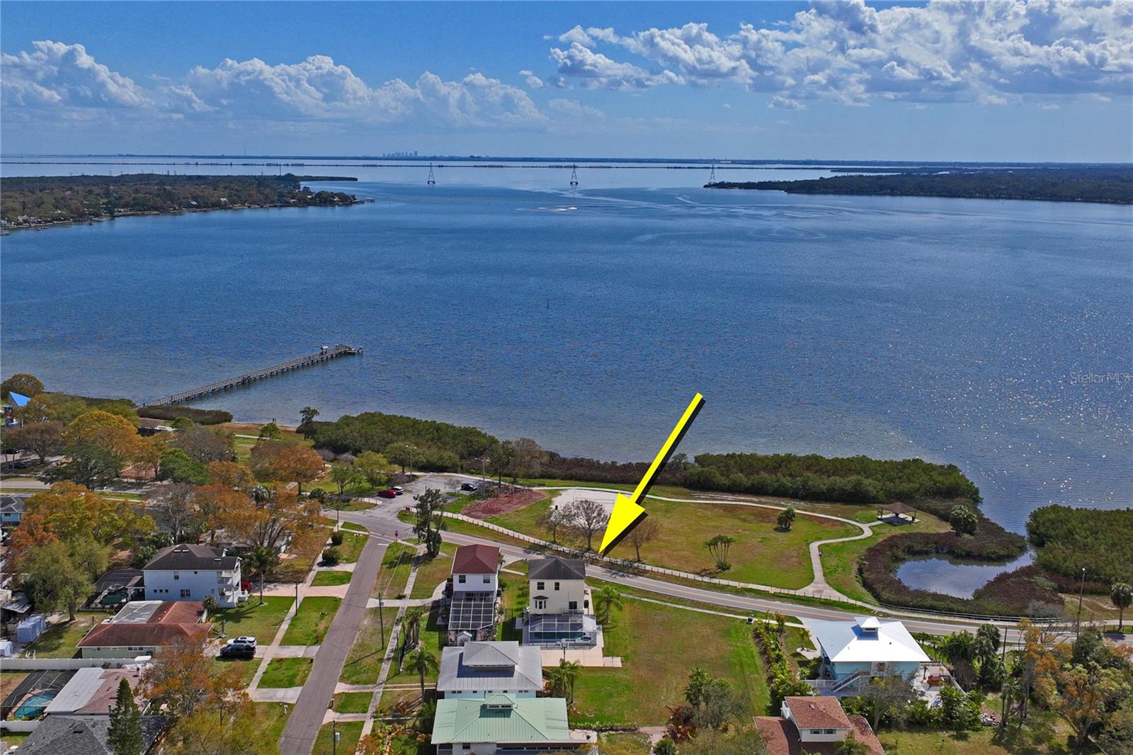 Image 48 of 62 For 402 Shore Drive W