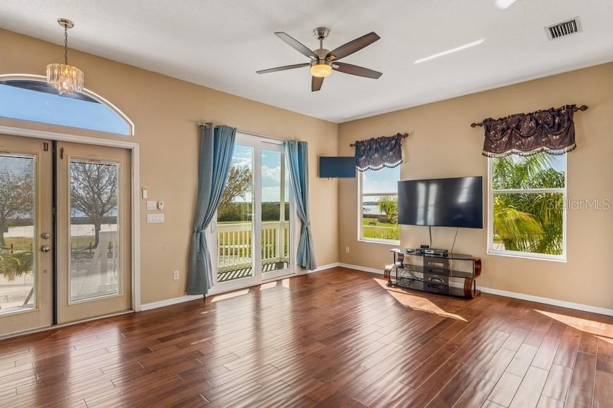 Image 5 of 62 For 402 Shore Drive W