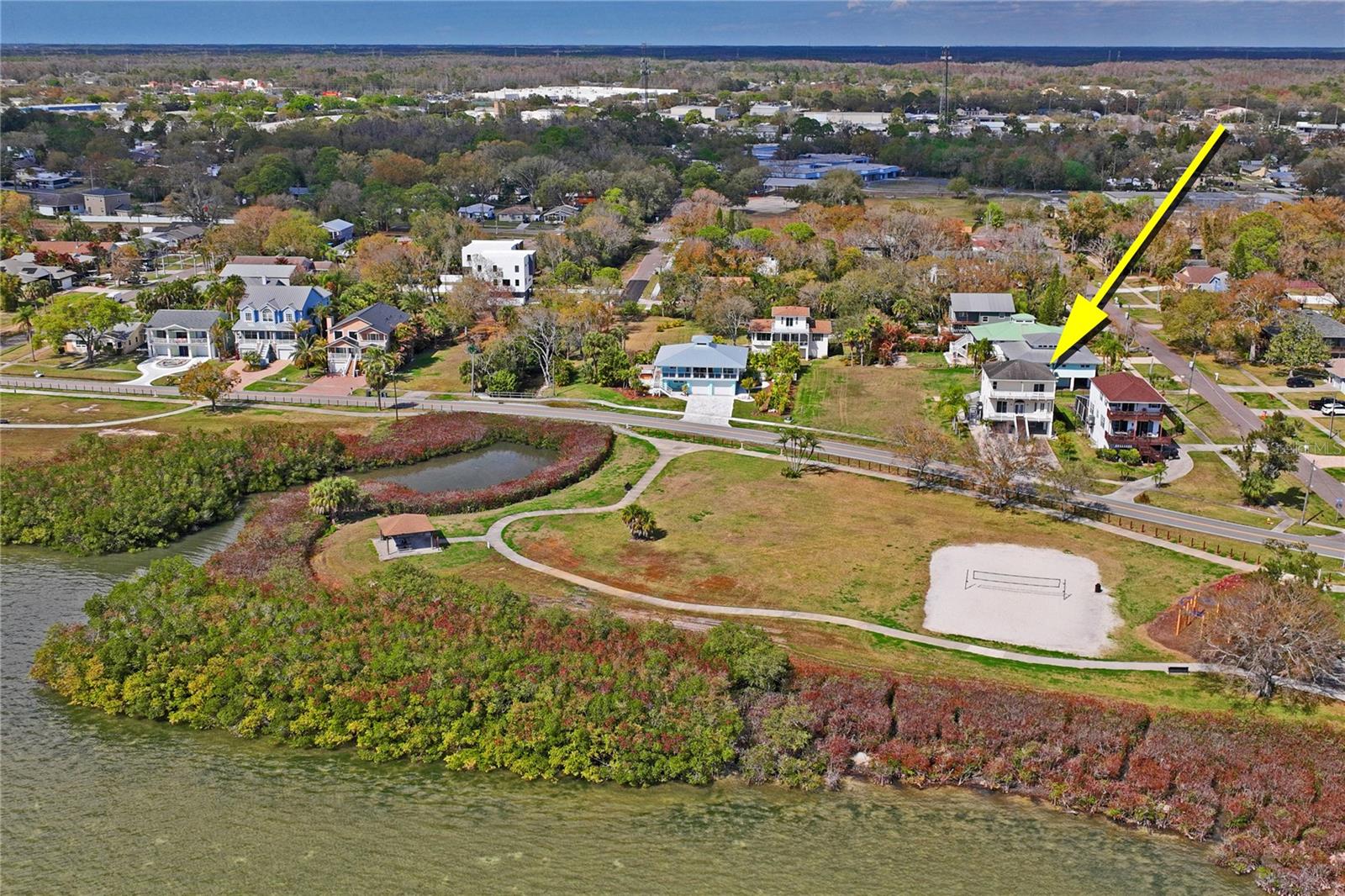 Image 52 of 62 For 402 Shore Drive W