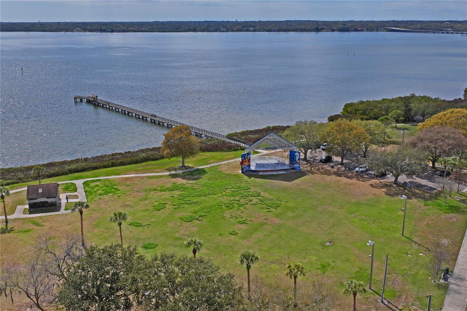 Image 56 of 62 For 402 Shore Drive W