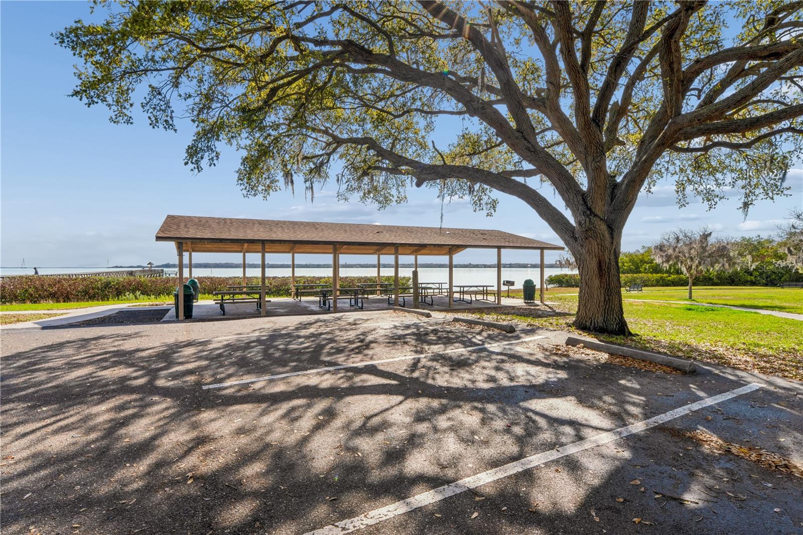 Image 58 of 62 For 402 Shore Drive W