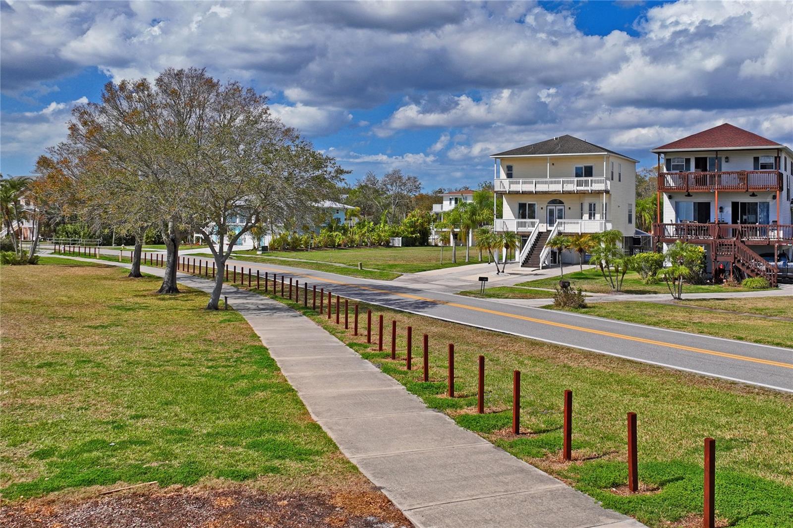 Image 59 of 62 For 402 Shore Drive W