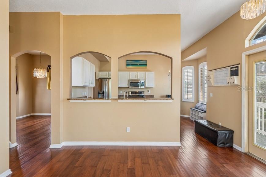 Image 8 of 62 For 402 Shore Drive W