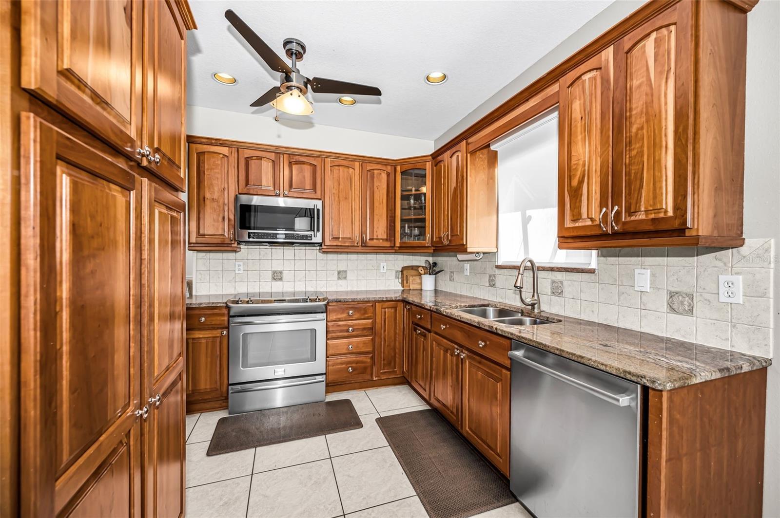 Image 17 of 93 For 1418 Woodstream Drive