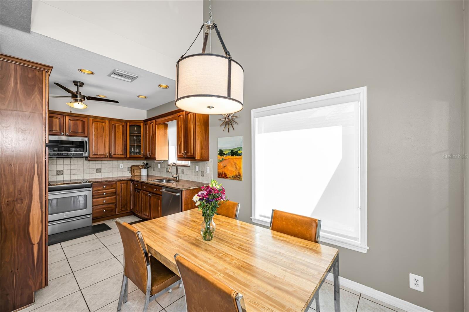 Image 24 of 93 For 1418 Woodstream Drive