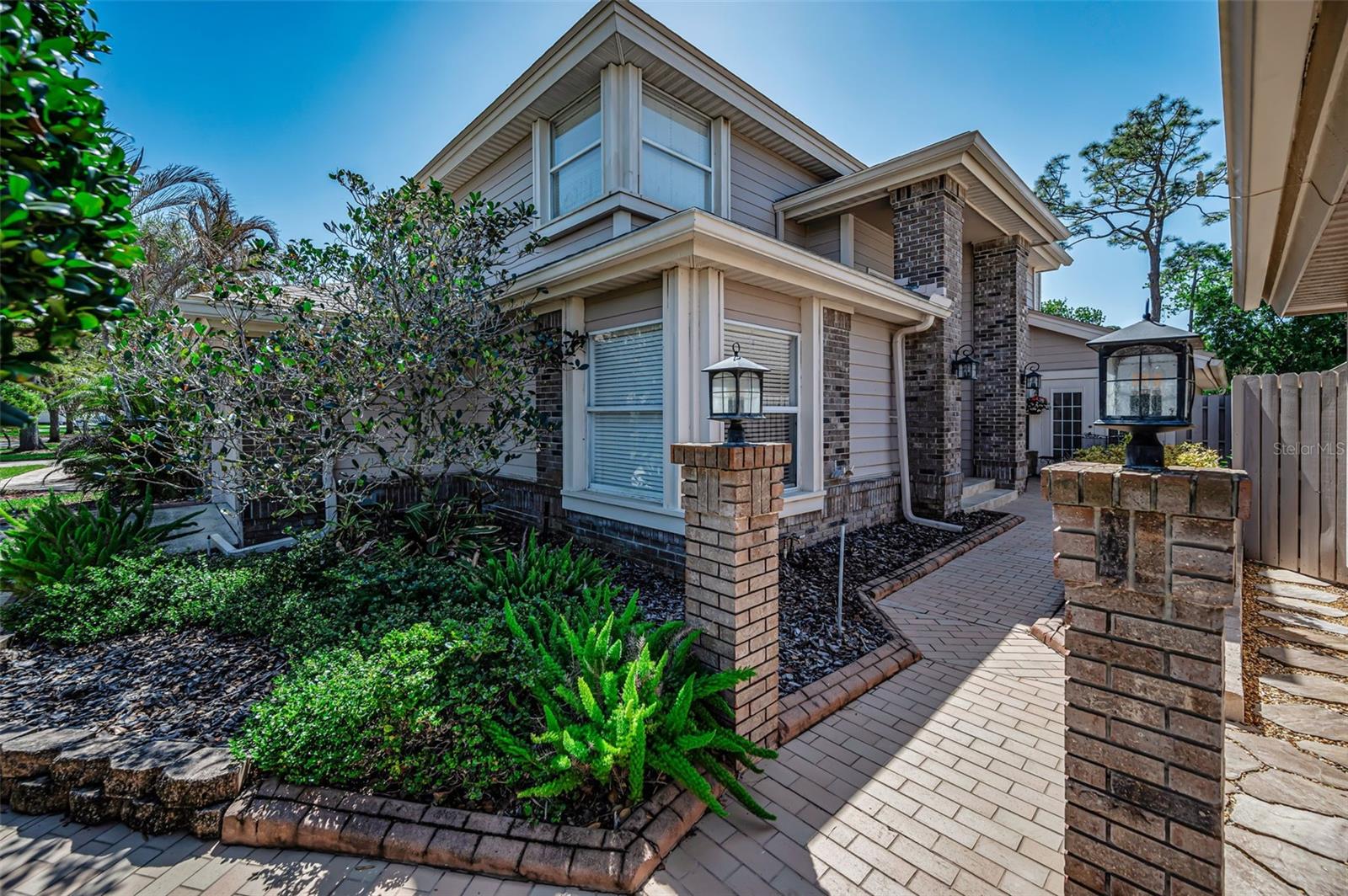 Image 8 of 93 For 1418 Woodstream Drive