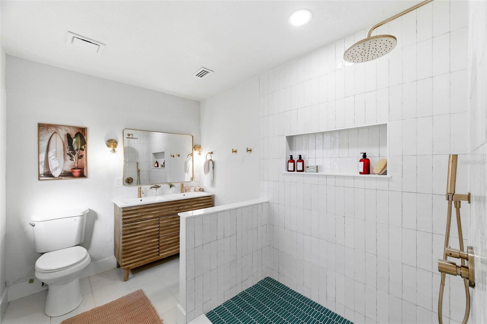 Image 18 of 51 For 5220 27th Avenue N