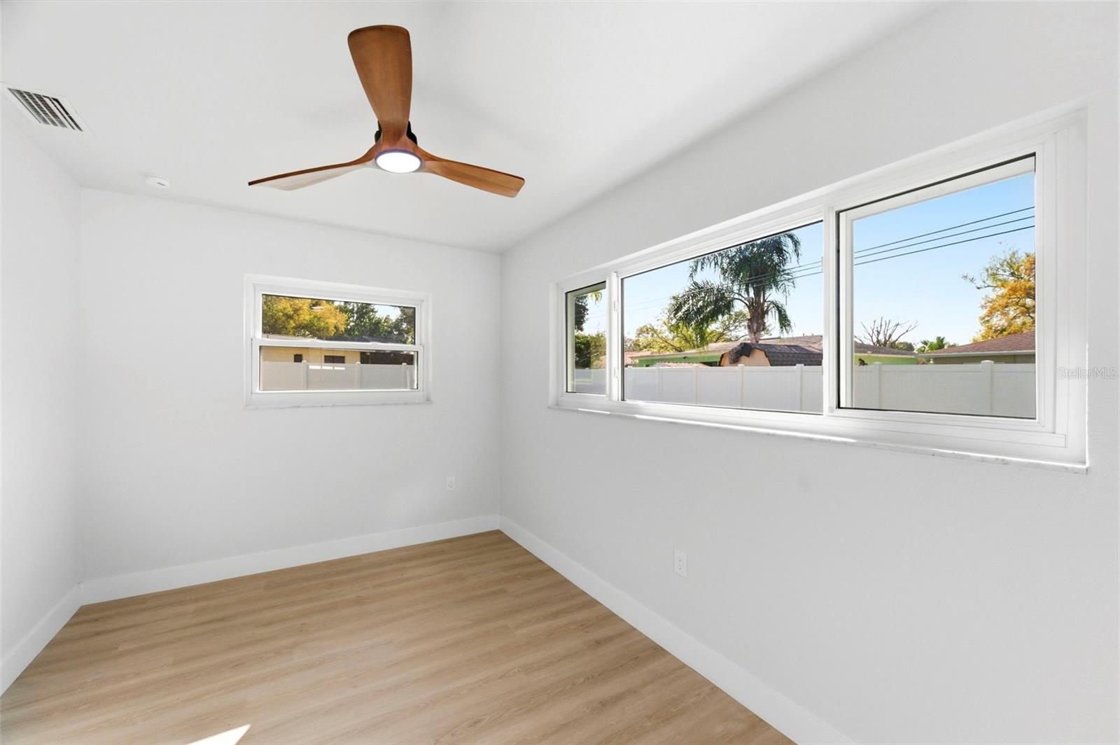 Image 28 of 51 For 5220 27th Avenue N