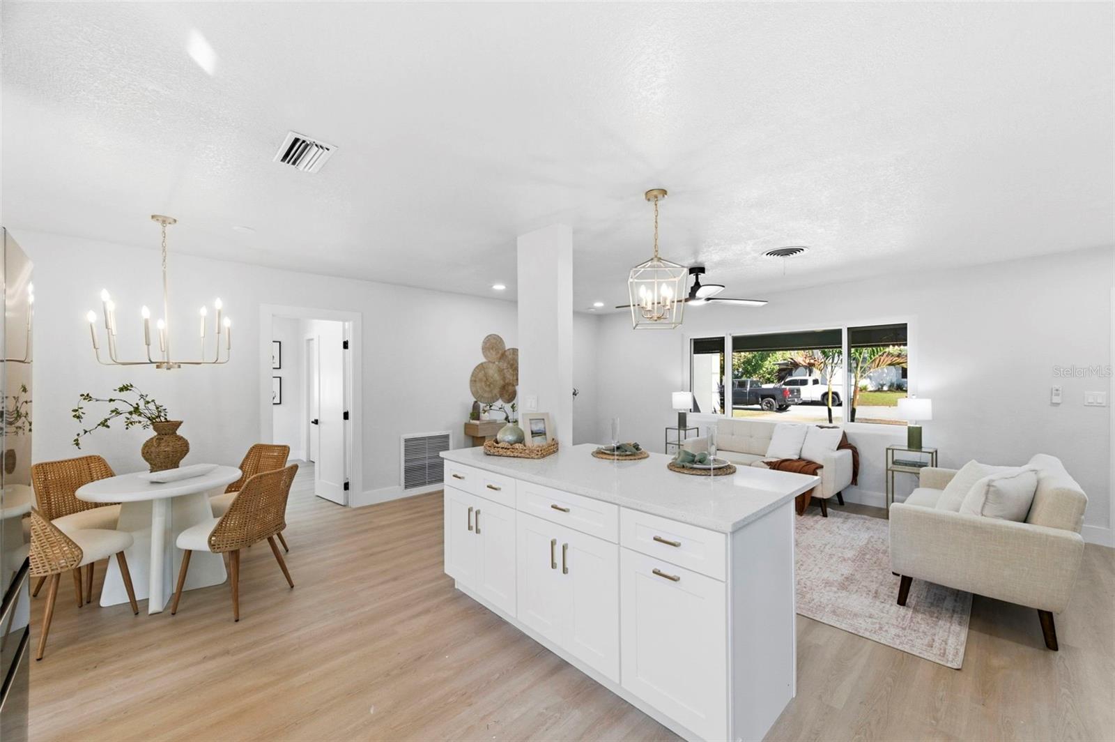 Image 9 of 51 For 5220 27th Avenue N