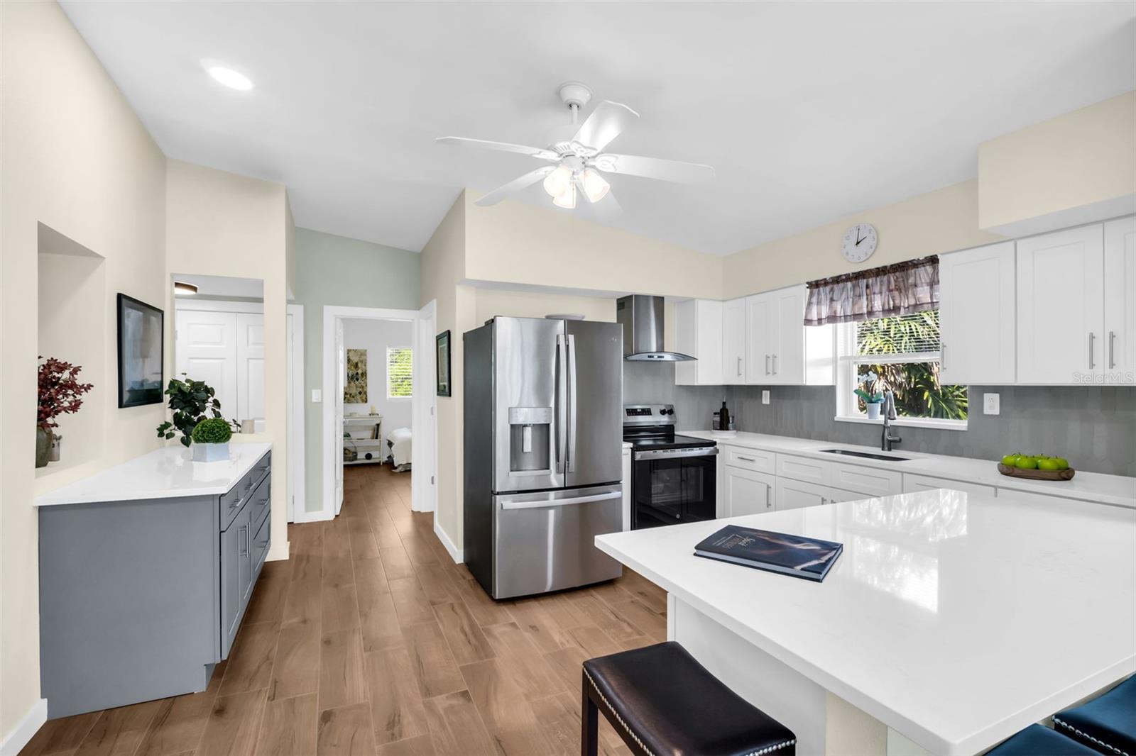 Listing photo id 8 for 1884 San Mateo Drive