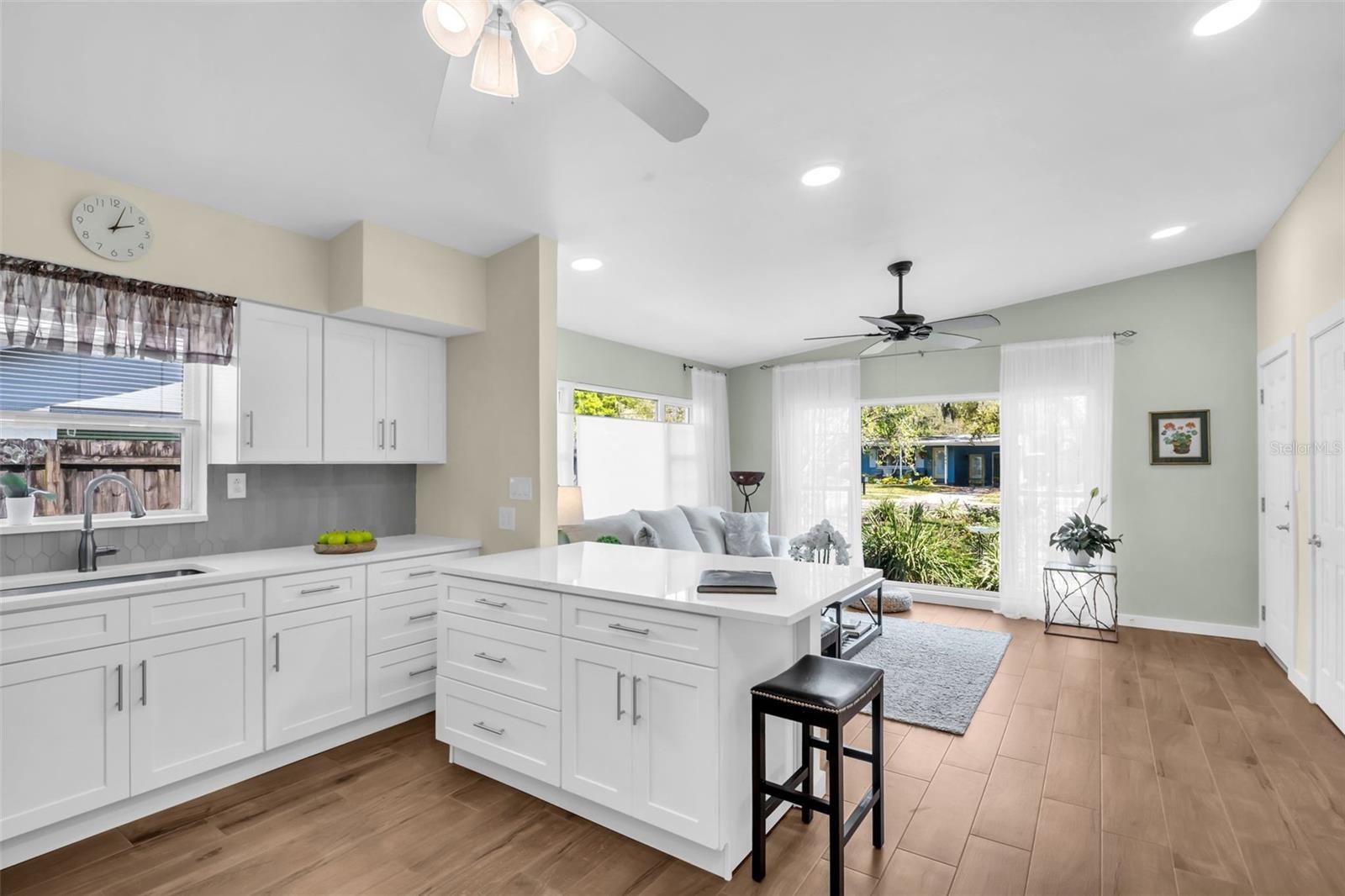 Listing photo id 9 for 1884 San Mateo Drive